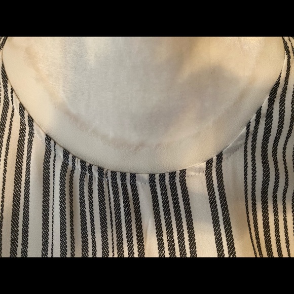 WhoWhatWear B&W sleeveless crepe tunic. - Picture 3 of 4